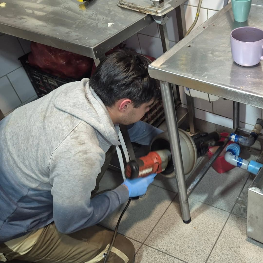 Equipo trabajando en terreno